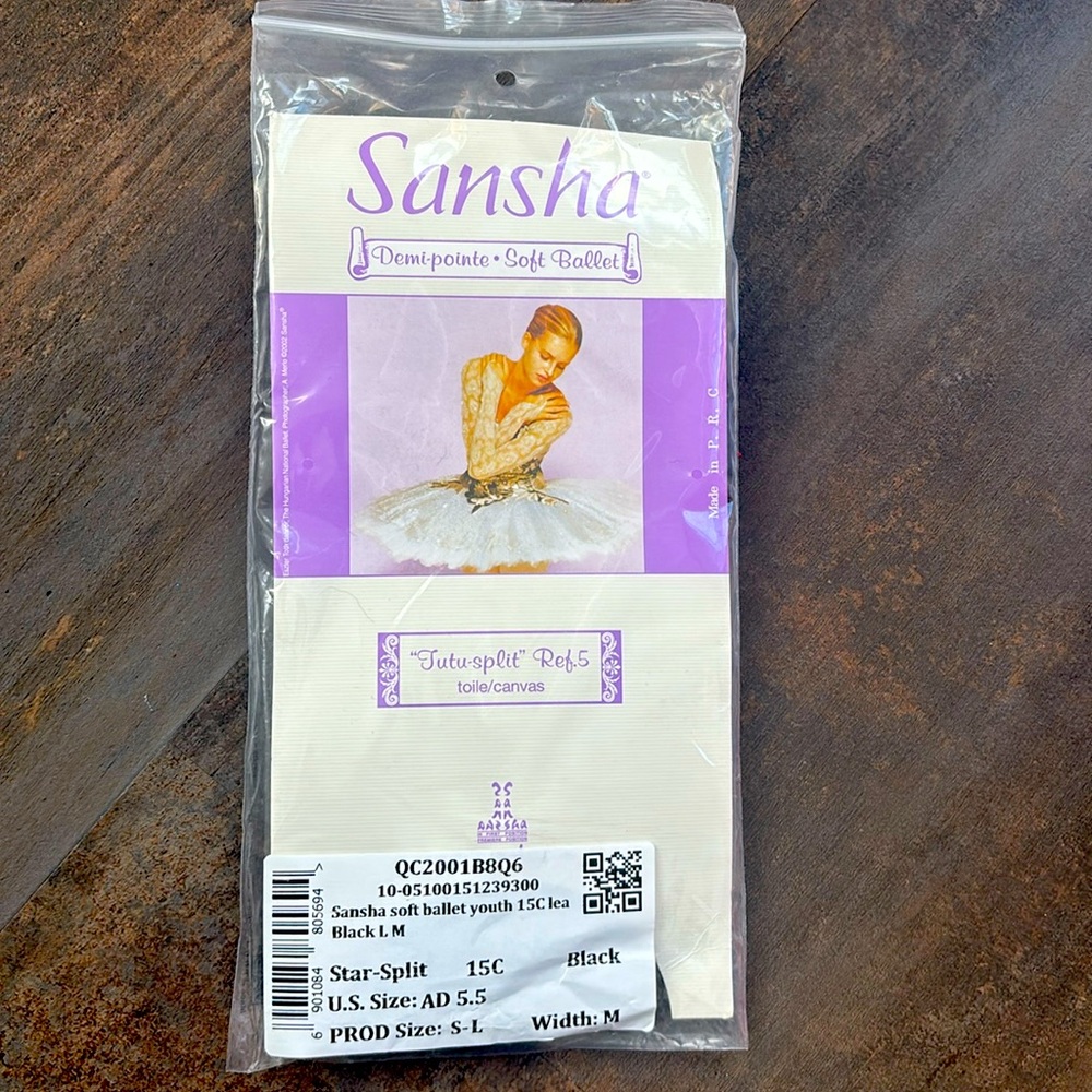 Sansha split-sole ballet slipper, black.  Unisex childs ballet slipper